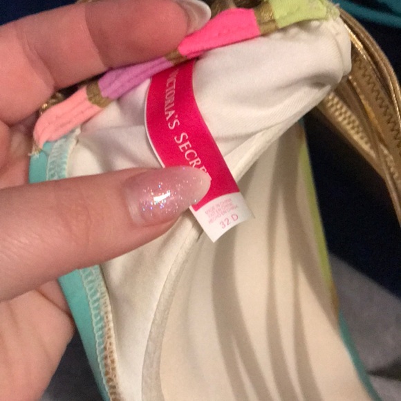 VS Strappy Bandeau bathing suit top - Picture 6 of 6